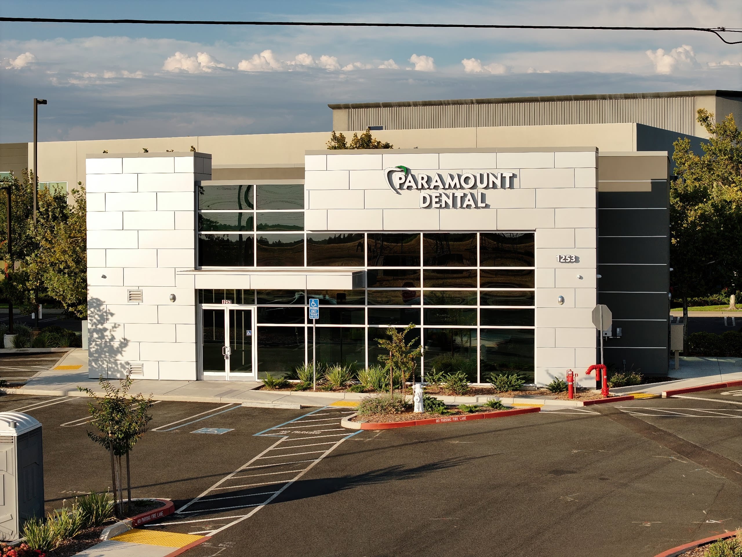 Roseville Dental Office Outside view of Roseville's Paramount Dental building.